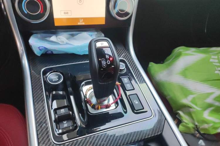 Used Jaguar XEL 2024 2.0T 250 PS R-DYNAMIC S Ebony Black Sport Edition Gear Lever