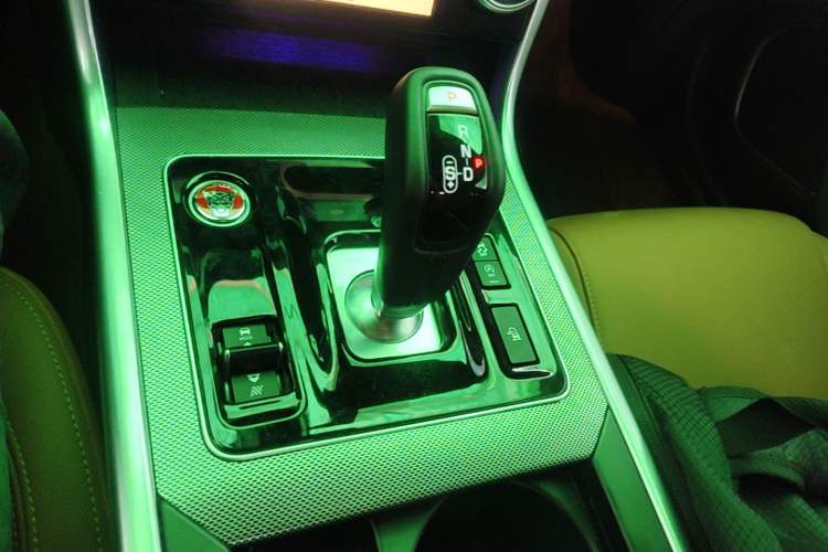 Used Jaguar XEL 2024 2.0T 250 PS R-DYNAMIC S Advanced Sport Edition Gear Lever
