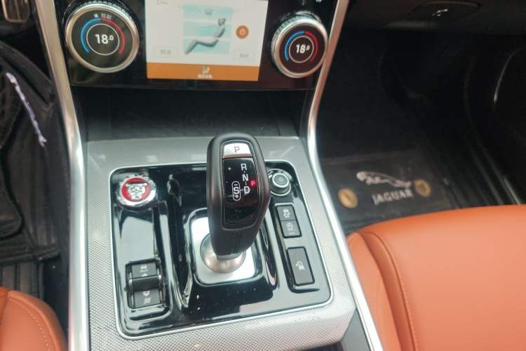 Used Jaguar XEL 2024 2.0T 250 PS R-DYNAMIC S Advanced Sport Edition Gear Lever