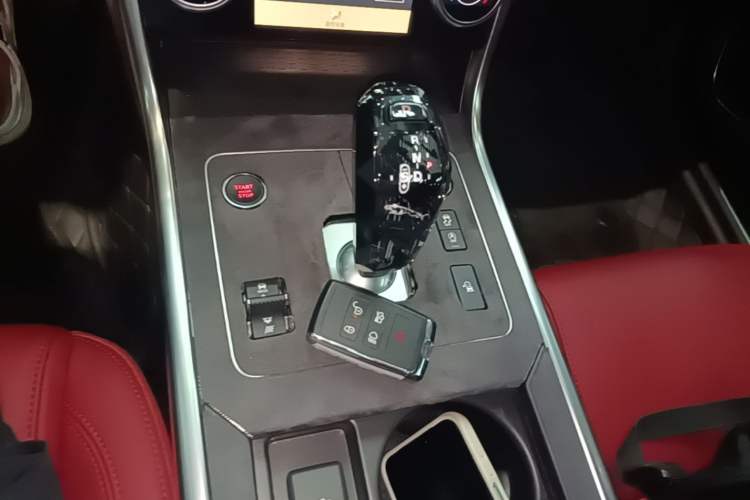 Used Jaguar XEL 2024 2.0T 250 PS R-DYNAMIC S Advanced Sport Edition Gear Lever