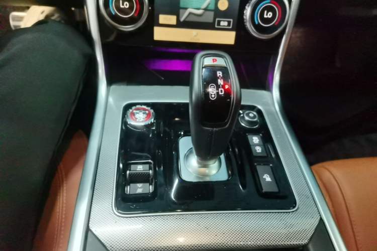 Used Jaguar XEL 2024 2.0T 250 PS R-DYNAMIC S Advanced Sport Edition Gear Lever