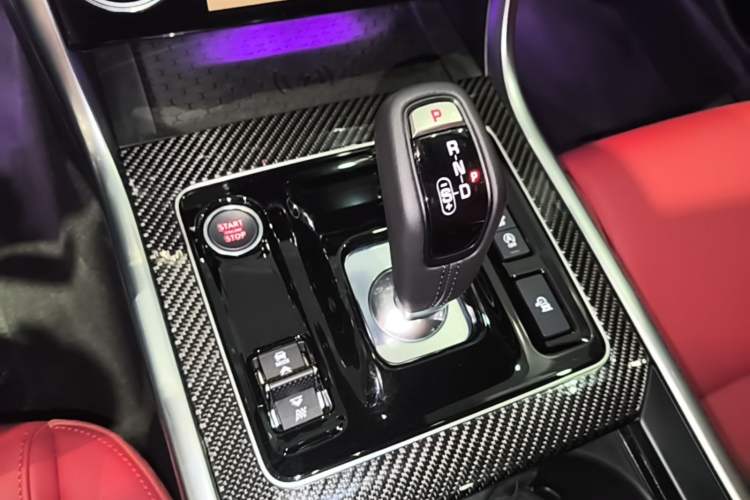 Used Jaguar XEL 2024 2.0T 250 PS R-DYNAMIC S Ebony Black Sport Edition Gear Lever