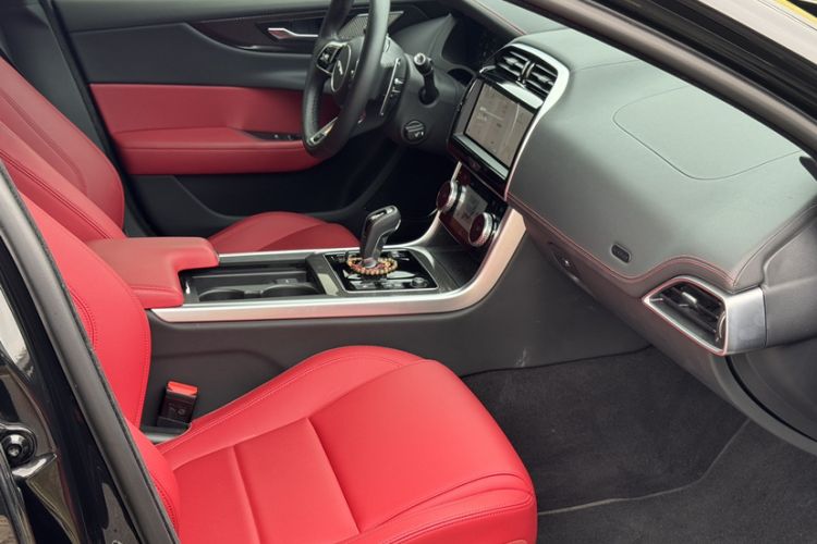 Used Jaguar XEL 2024 2.0T 250 PS R-DYNAMIC S Ebony Black Sport Edition Interior 2