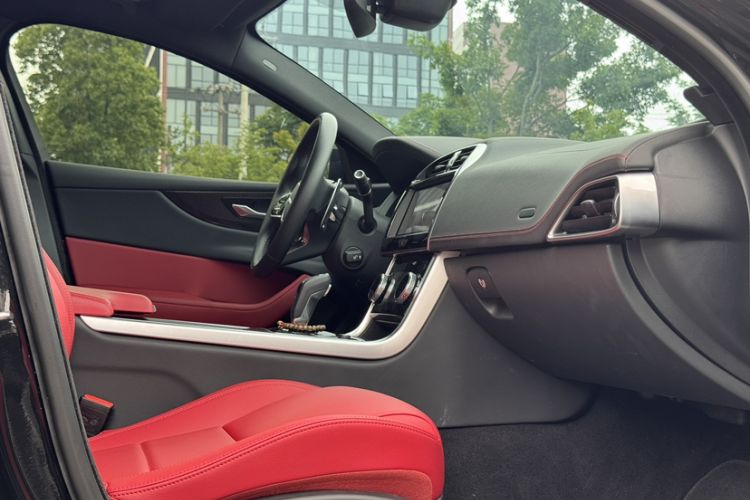 Used Jaguar XEL 2024 2.0T 250 PS R-DYNAMIC S Ebony Black Sport Edition Interior 3