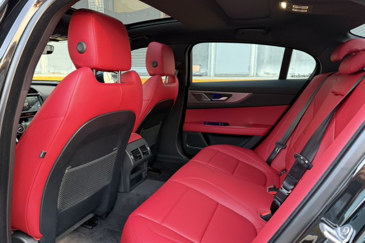 Used Jaguar XEL 2024 2.0T 250 PS R-DYNAMIC S Advanced Sport Edition Interior 5