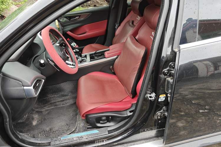 Used Jaguar XEL 2024 2.0T 250 PS R-DYNAMIC S Advanced Sport Edition Left Front Seat