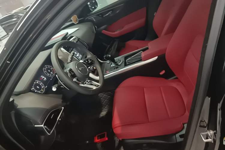 Used Jaguar XEL 2024 2.0T 250 PS R-DYNAMIC S Advanced Sport Edition Left Front Seat