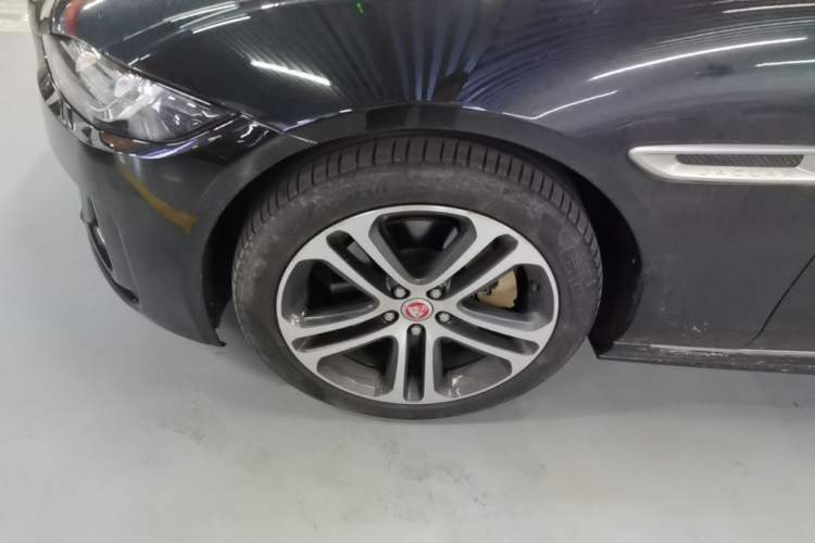 Used Jaguar XEL 2024 2.0T 250 PS R-DYNAMIC S Advanced Sport Edition Left Front Wheel Hub