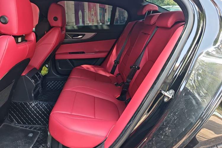 Used Jaguar XEL 2024 2.0T 250 PS R-DYNAMIC S Advanced Sport Edition Left Rear Seat