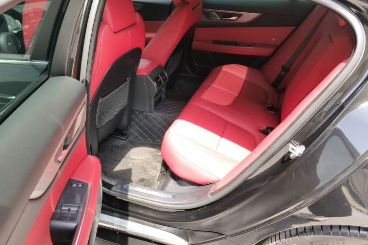 Used Jaguar XEL 2024 2.0T 250 PS R-DYNAMIC S Advanced Sport Edition Left Rear Seat