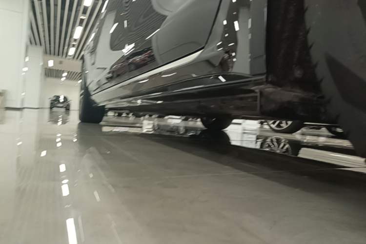 Used Jaguar XEL 2024 2.0T 250 PS R-DYNAMIC S Advanced Sport Edition Left Side Sill