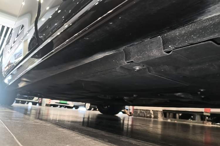Used Jaguar XEL 2024 2.0T 250 PS R-DYNAMIC S Ebony Black Sport Edition Left Side Sill