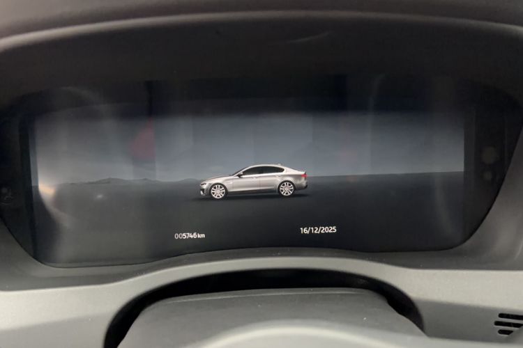 Used Jaguar XEL 2024 2.0T 250 PS R-DYNAMIC S Advanced Sport Edition Odometer Close Up