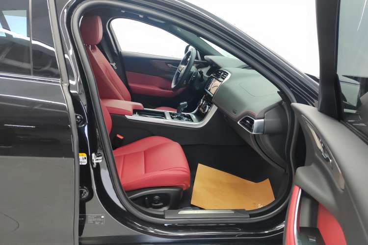 Used Jaguar XEL 2024 2.0T 250 PS R-DYNAMIC S Advanced Sport Edition Right Front Seat
