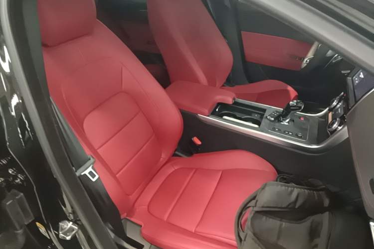 Used Jaguar XEL 2024 2.0T 250 PS R-DYNAMIC S Advanced Sport Edition Right Front Seat