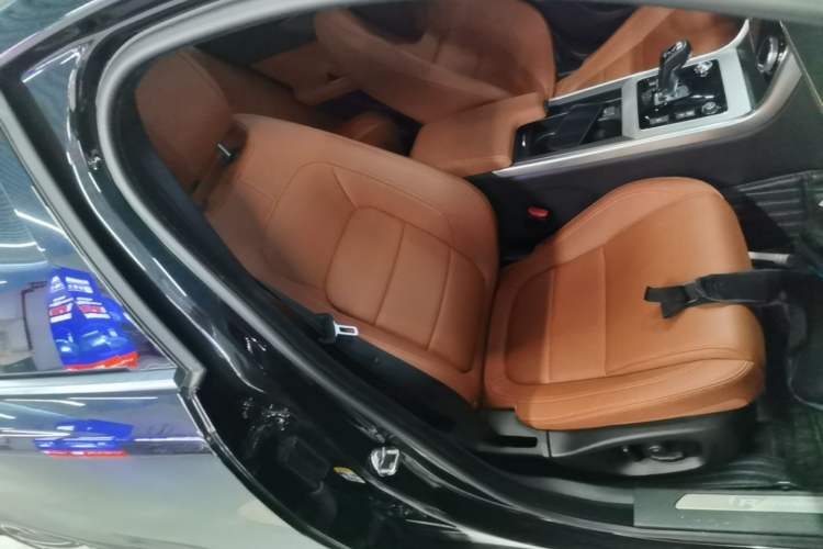 Used Jaguar XEL 2024 2.0T 250 PS R-DYNAMIC S Advanced Sport Edition Right Front Seat