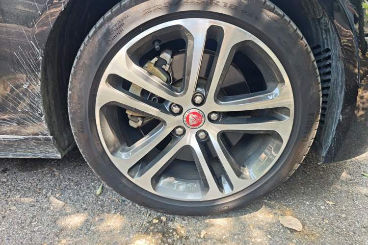 Used Jaguar XEL 2024 2.0T 250 PS R-DYNAMIC S Advanced Sport Edition Right Front Wheel Hub
