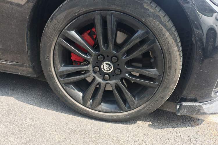 Used Jaguar XEL 2024 2.0T 250 PS R-DYNAMIC S Ebony Black Sport Edition Right Front Wheel Hub