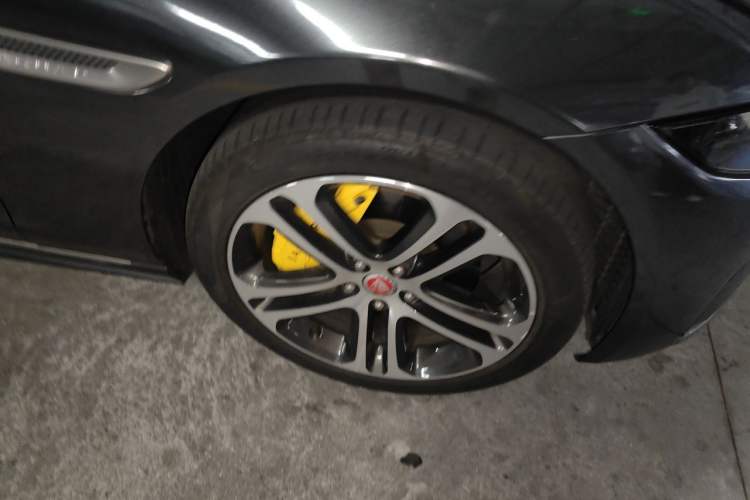 Used Jaguar XEL 2024 2.0T 250 PS R-DYNAMIC S Advanced Sport Edition Right Front Wheel Hub