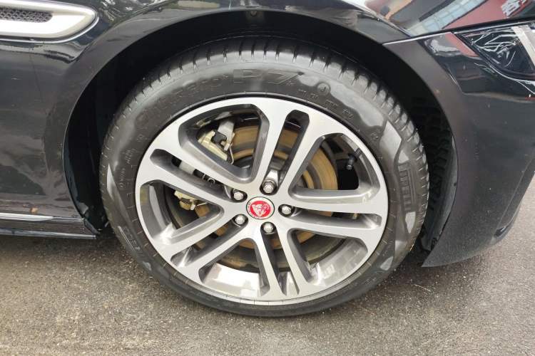 Used Jaguar XEL 2024 2.0T 250 PS R-DYNAMIC S Advanced Sport Edition Right Front Wheel Hub