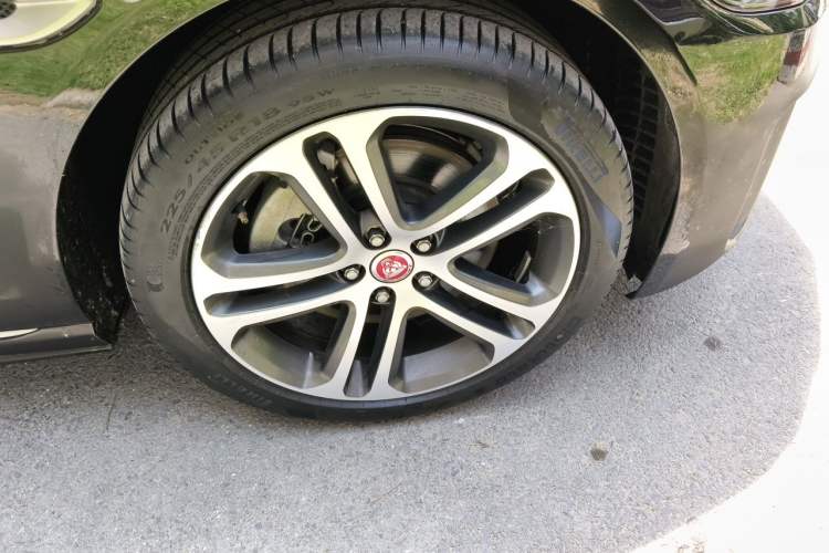 Used Jaguar XEL 2024 2.0T 250 PS R-DYNAMIC S Advanced Sport Edition Right Front Wheel Hub