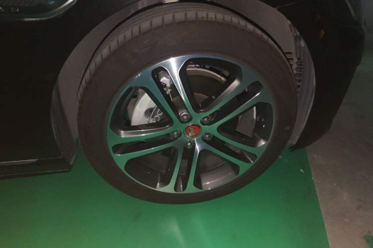 Used Jaguar XEL 2024 2.0T 250 PS R-DYNAMIC S Advanced Sport Edition Right Front Wheel Hub