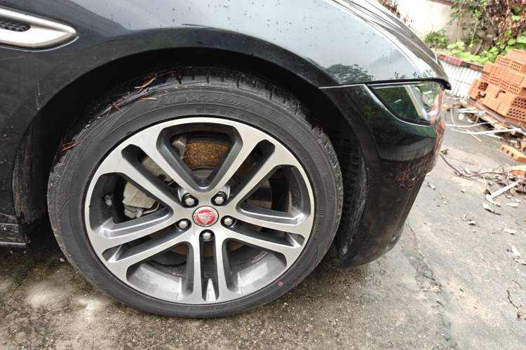 Used Jaguar XEL 2024 2.0T 250 PS R-DYNAMIC S Advanced Sport Edition Right Front Wheel Hub