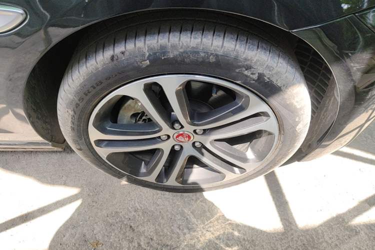 Used Jaguar XEL 2024 2.0T 250 PS R-DYNAMIC S Advanced Sport Edition Right Front Wheel Hub