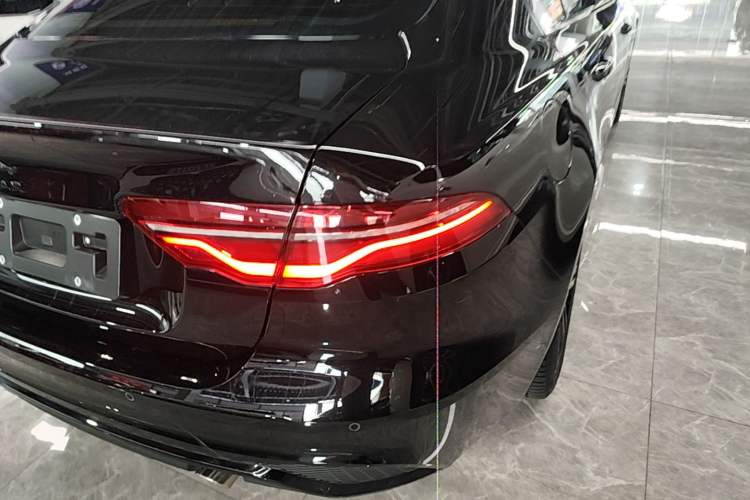 Used Jaguar XEL 2024 2.0T 250 PS R-DYNAMIC S Ebony Black Sport Edition Right Rear Taillight