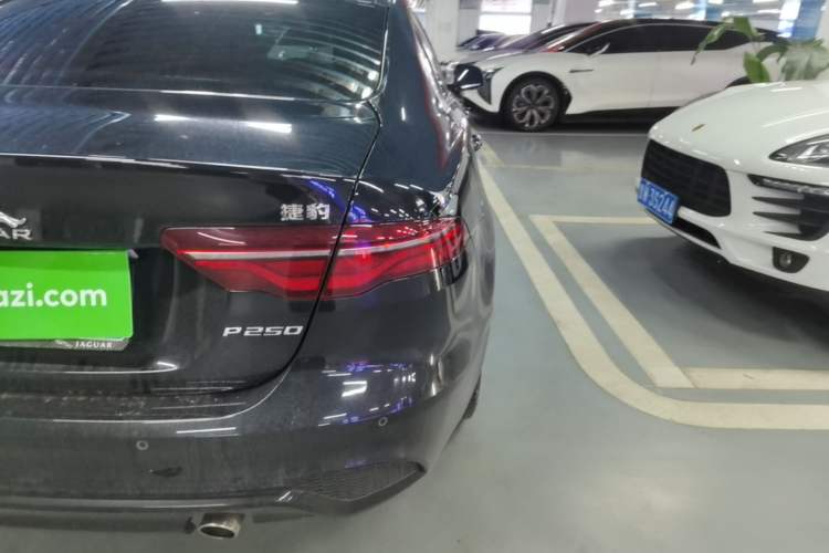 Used Jaguar XEL 2024 2.0T 250 PS R-DYNAMIC S Advanced Sport Edition Right Rear Taillight