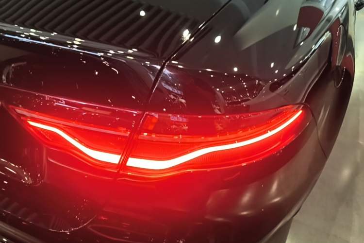 Used Jaguar XEL 2024 2.0T 250 PS R-DYNAMIC S Ebony Black Sport Edition Right Rear Taillight
