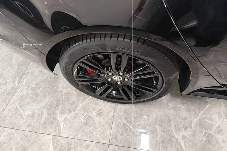 Used Jaguar XEL 2024 2.0T 250 PS R-DYNAMIC S Ebony Black Sport Edition Right Rear Wheel Hub