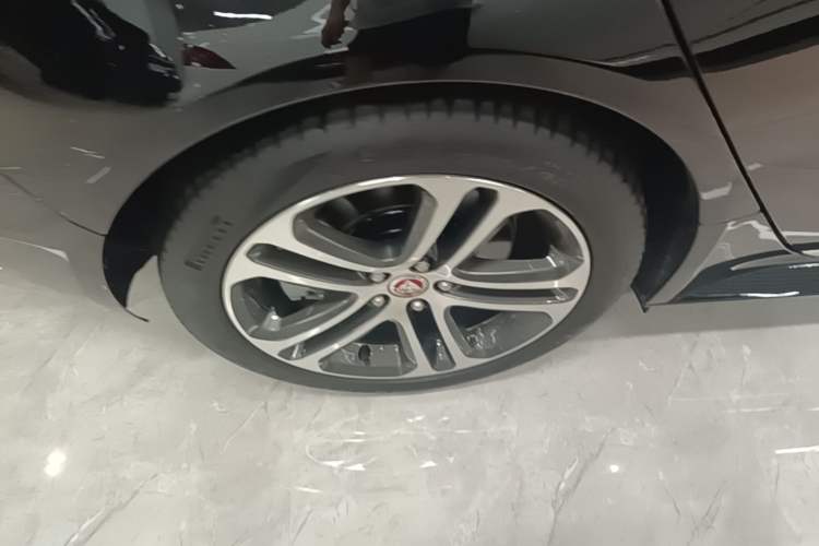 Used Jaguar XEL 2024 2.0T 250 PS R-DYNAMIC S Advanced Sport Edition Right Rear Wheel Hub