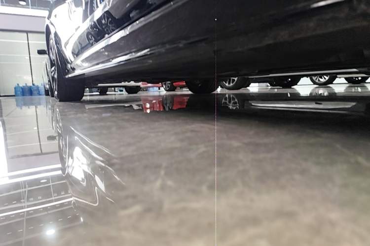 Used Jaguar XEL 2024 2.0T 250 PS R-DYNAMIC S Ebony Black Sport Edition Right Side Sill