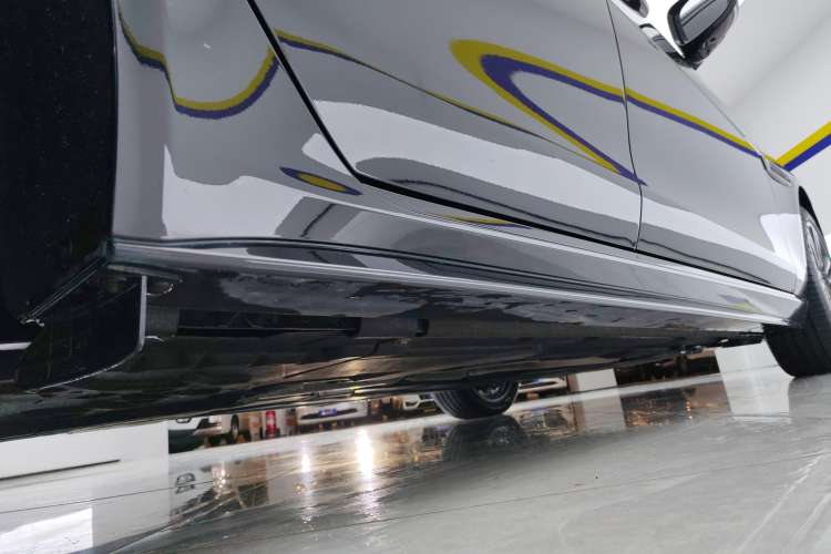 Used Jaguar XEL 2024 2.0T 250 PS R-DYNAMIC S Ebony Black Sport Edition Right Side Sill
