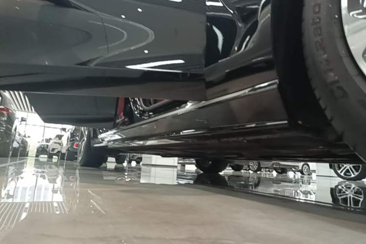 Used Jaguar XEL 2024 2.0T 250 PS R-DYNAMIC S Advanced Sport Edition Right Side Sill
