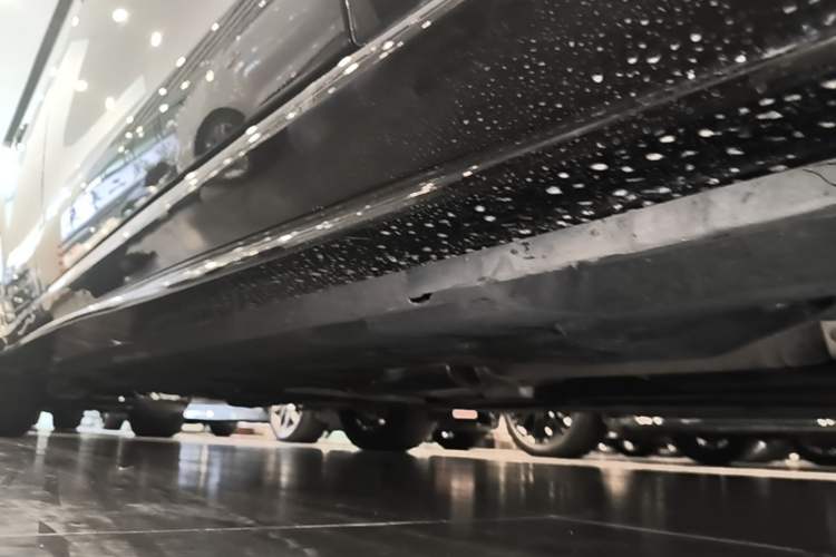 Used Jaguar XEL 2024 2.0T 250 PS R-DYNAMIC S Ebony Black Sport Edition Right Side Sill