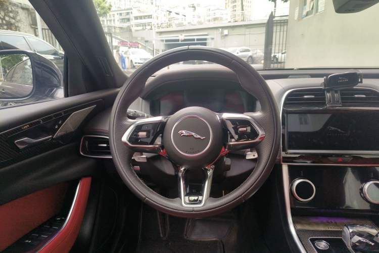 Used Jaguar XEL 2024 2.0T 250 PS R-DYNAMIC S Ebony Black Sport Edition Steering Wheel
