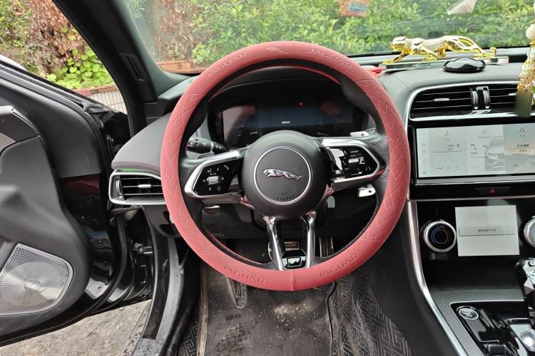 Used Jaguar XEL 2024 2.0T 250 PS R-DYNAMIC S Advanced Sport Edition Steering Wheel