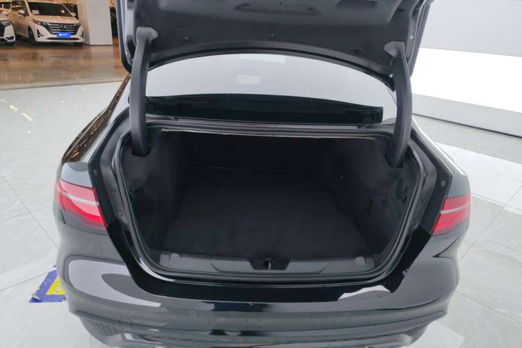 Used Jaguar XEL 2024 2.0T 250 PS R-DYNAMIC S Ebony Black Sport Edition Trunk
