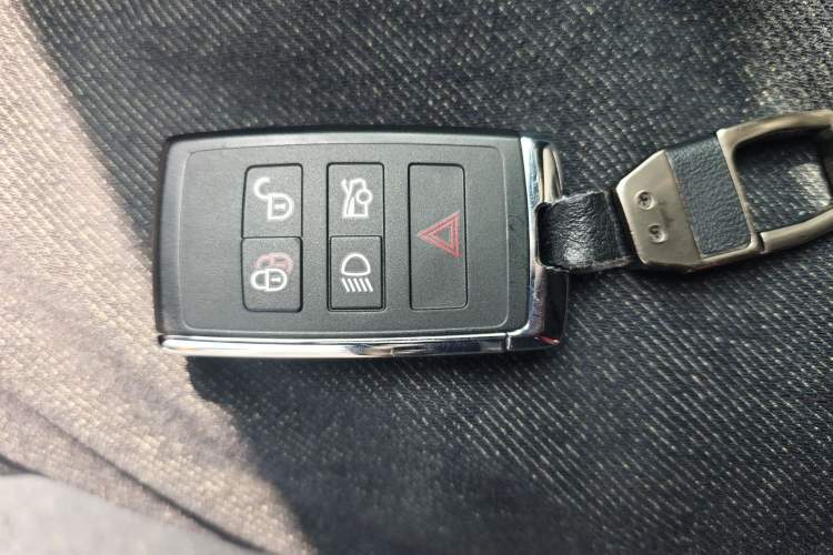 Used Jaguar XEL 2024 2.0T 250 PS R-DYNAMIC S Ebony Black Sport Edition Vehicle Key
