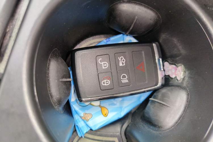 Used Jaguar XEL 2024 2.0T 250 PS R-DYNAMIC S Ebony Black Sport Edition Vehicle Key