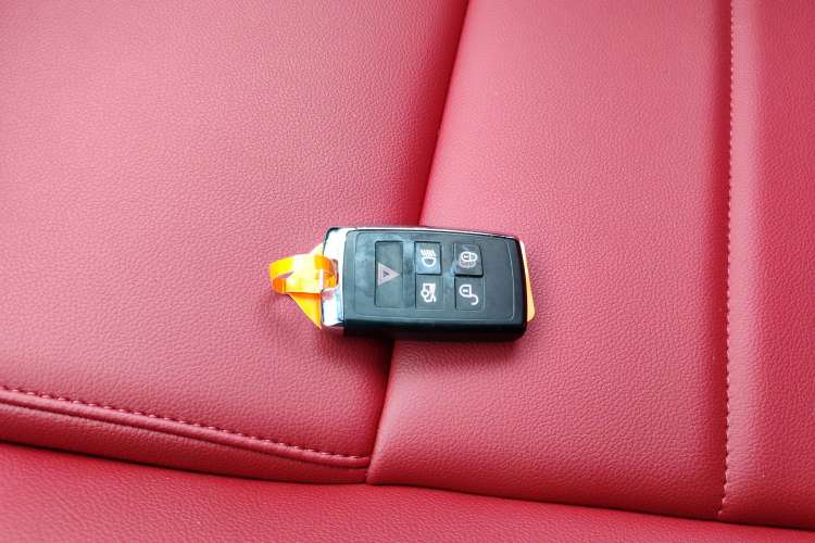 Used Jaguar XEL 2024 2.0T 250 PS R-DYNAMIC S Ebony Black Sport Edition Vehicle Key