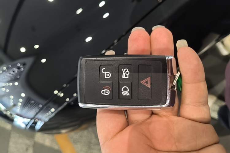 Used Jaguar XEL 2024 2.0T 250 PS R-DYNAMIC S Ebony Black Sport Edition Vehicle Key