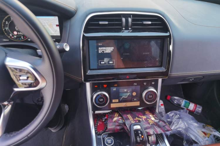 Used Jaguar XEL 2024 2.0T 250 PS R-DYNAMIC S Ebony Black Sport Edition Audio And AC Panel