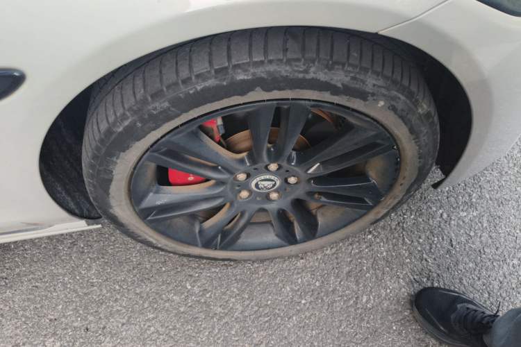 Used Jaguar XEL 2024 2.0T 250 PS R-DYNAMIC S Ebony Black Sport Edition Right Front Wheel Hub