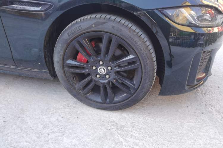 Used Jaguar XEL 2024 2.0T 250 PS R-DYNAMIC S Ebony Black Sport Edition Right Front Wheel Hub