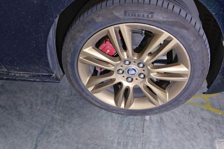 Used Jaguar XEL 2024 2.0T 250 PS R-DYNAMIC S Ebony Black Sport Edition Right Front Wheel Hub