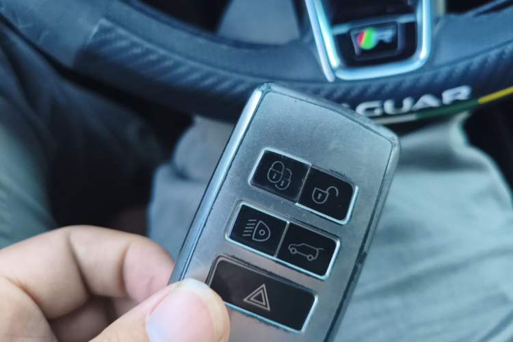 Used Jaguar XEL 2024 2.0T 250 PS R-DYNAMIC S Ebony Black Sport Edition Vehicle Key