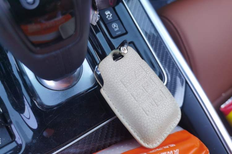 Used Jaguar XEL 2024 2.0T 250 PS R-DYNAMIC S Ebony Black Sport Edition Vehicle Key